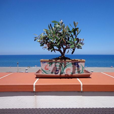 Vacanze Al Mare Patrizia'S Sweet Home Terme Vigliatore Exterior foto